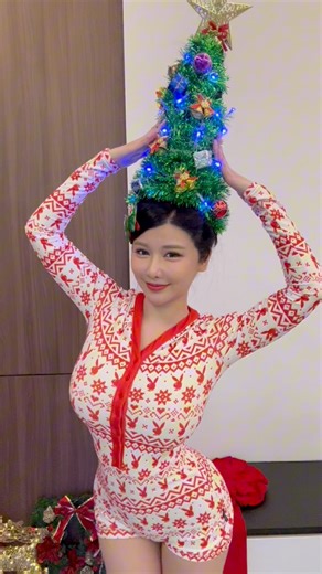 How to DIY a Christmas tree for 2025 🎄🤩🤟🏻 如何DIy一颗2025年的圣诞树💚 #christmastree #christmastransition #christmas #christmasgiftideas #christmasiscoming | Jenna 周甄娜