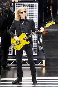 After Aerosmith Tom Hamilton Forms New Band Close Enemies