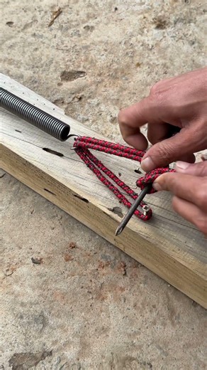 Amazing Mechanical Advantage How to stretch a long spring with minimal force