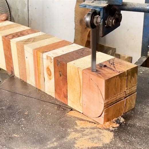 The Experience Of A 70 Year Old Carpenter Has Resulted In A Unique Work Desk Made From Scrap Wood | WT HD Woodworking