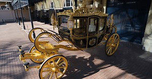 Conheça os detalhes da carruagem que será utilizada na coroação do rei Charles III