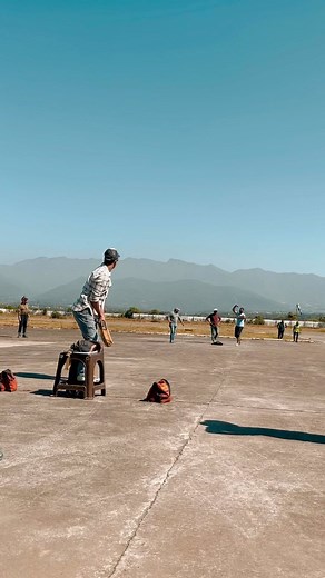 Vicky Kaushal on Instagram: "Making the most of an early pack up… Sneaking out some cricket time with the Film crew!!! Chair, patla, sandbags and a stick for the non stricker’s end… jugaad pro max. Mazze aa gaye!"