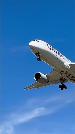 ✈️✨ Silky Smooth — Qatar Dreamliner on Final Approach! 🇶🇦#wingsandrunways #qatarairways