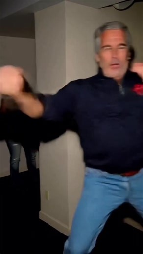Epstein doubt the Fortnite chicken dance #emote #foryoupagе #epstein #fortnite