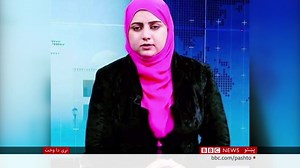 جلال اباد کې ناپېژاندو وسله والو نن سهار خبریاله ملاله میوند او د هغې ګاډی چلونکی په ډزو ووژل. پېښه د ښار ګولايي عربانو سیمه کې داسې وخت شوې چې دا له کوره کار ته روانه وه. د افغانستان د خبریالانو د خوندیتوب کمیټه وايي، د ملالې میوند په نښه کول د افغانستان ټولو خبریالانو ته د خطر زنګ دی. | BBC Pashto