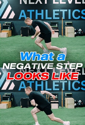Here’s what a NEGATIVE STEP looks like!‼️ Make sure to maximize your acceleration by using a negative step!🔑 #speedtraining #athletetraining #nextlevelathletics #negative step #acceleration