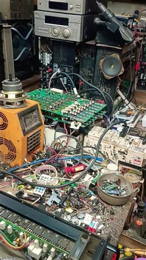 Amplifier capacitor problem repair #amplifierrepair #audioamplifier #repair #capacitor