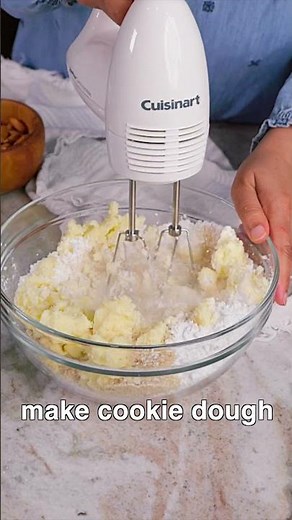 Vanillekipferl (German Vanilla Crescent Cookies)