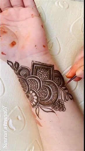 New mehndi design for front hand create by Simran’s henna07 ‪@Simran-henna-art‬