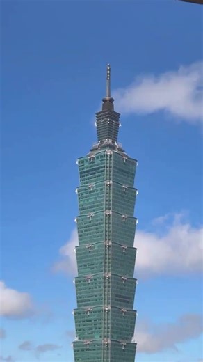 下次我也要去爬看看台北101🫤 @yes娱乐 恭喜Alex honnold 成功完成101大樓登頂 #alexhonnold #honnold徒手征服台北101 #台北101 #徒手攀岩 #极限挑战