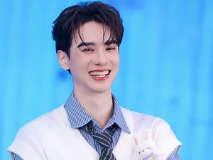 肯师对lp的爱意“藏都藏不住”他超爱！他对他的喜欢是在溺爱和嘴硬之间的“极致拉扯”！蓄意撩妻还不算！“忘本赛道”也是“说闯就闯”