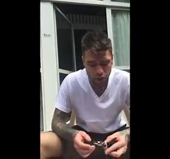 3.8M views · 44K reactions | Quello che sta avvenendo nei confronti miei e di J-Ax è scandaloso. Far passare il ragionamento che chi esprime dissenso verso l'azione governativa è AUTOMATICAMENTE a favore dei Black Bloc non è solo stupido e repressivo ma anche disonesto e chi finge di non capirlo è in malafede.Non ci presteremo a essere i capri espiatori dei vostri fallimenti, se questo è il modo per metterci un bavaglio sappiate che non funziona. ;) | Fedez | Facebook