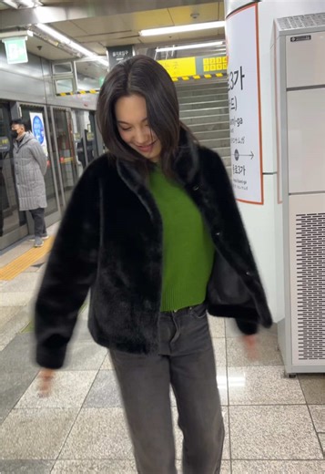 On our way to wear hanboks 🏃#fyp #foryou #korea @Ye Quan