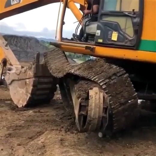 20K views · 39 reactions | The guy operating the excavator healed himself | Machinery Fastest | Facebook