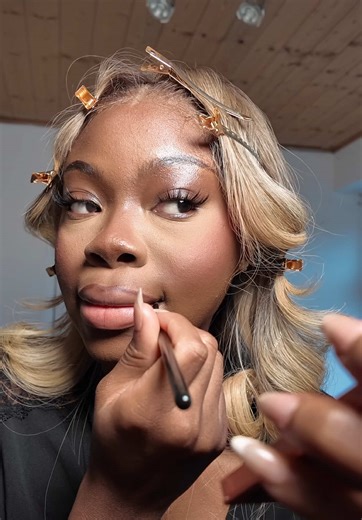 i’m going heavier with the blush next time! @Paintedbyesther 💕 products used: skin: @elfcosmetics @Barry M Beauty brows: @nyxcosmetics_uk concealers: @Too Faced, elf, @HNB Cosmetics contour: @Fenty Beauty blush: @🇬🇧MADEBYMITCHELL🇬🇧 , red lipstick, @NARS Cosmetics, sample beauty palette setting & contour powders: @maccosmetics @Morphe Cosmetics, fenty beauty lips: @Huda Beauty @Destinee beauty @Makeup Revolution, clear gloss & nyx mascara: too faced bts mascara setting sprays: @Superdrug vit