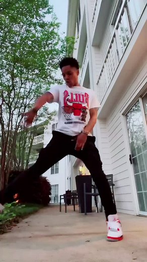 Revisiting the Spongebob Dance: Baltimore Club Dance Videos