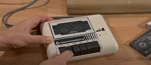 Il mitico C64 Datasette reinventato con tecnologia anni 90 | Video