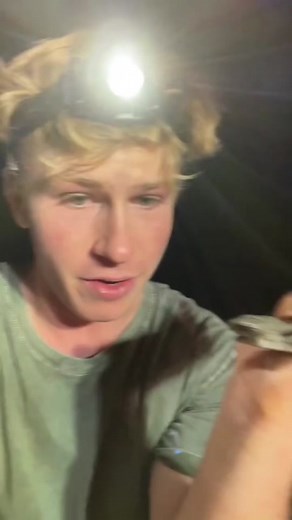 Blue Tongue Lizard Adult vs Ralph Wiggum Nose Pick