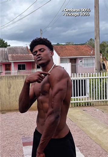 Flexão não é tudo igual. É direção, consciência e intenção. Não treine no automático. Treine com consciência. MétodoKDU. Salva esse vídeo. Construa capacidade #dica #treinoemcasa #calistenia #pushups #metodokdu