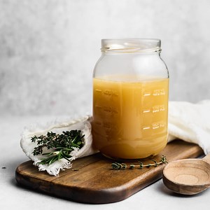 How to Make Chicken Bone Broth (Keto Recipe)