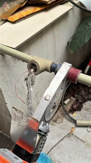 Here's a quick way to repair a hose and pipe to fix the water connection between them #renovation