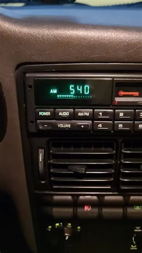 Rei_dos_fic on Instagram: "Mais um cliente satisfeito ✅✅ Toca fitas volksline Keycode vendido‼️‼️ No padrão da equipe do @reidosfic Feita instalação de Bluetooth, restauração completa e tape perfeito também 😍 Agradecemos a preferência e confiança ❤️ #reidosfic #volkswagen #headunit #classic #vintage"