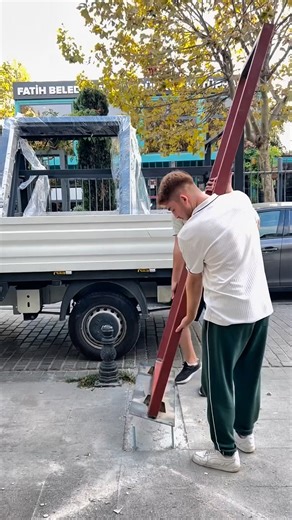 How billboards are installed