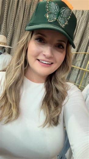 Visit Walt’s booth where you’ll find refurbished vintage radios! See you soon! #antiquemall #shoplocal #antiques #restored #refurbished #radios #vintagefinds #vendors #booths | Frisco Mercantile | Facebook