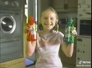 Heinz EZ Squirt Colored Ketchup commercial (2000) #fyp #purpleketchup #coloredketchup #nostalgia #oldcommercials #2000 #2000s #memories