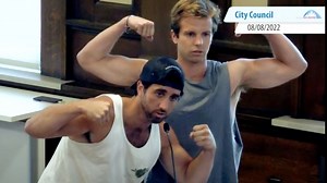 Comedians campaign for the "right to bare arms" at Des Moines meeting