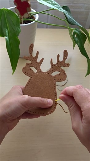 🎁🦌 Rentier zum Kuscheln oder Aufhängen – einfaches Filz-DIY