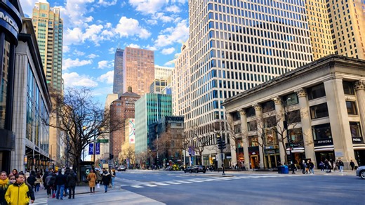 A scenic walk along Chicago Riverwalk and downtown (4K)