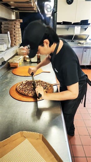 ROUND TABLE PIZZA #usa #pizza #food #fastfood #pizzalover #italianfood #pizzafood #pizzatime #Lodi