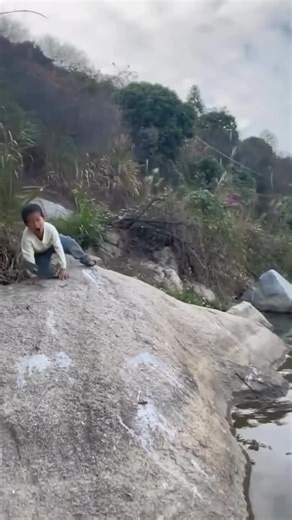 Funny on Instagram: "Follow for more #fun #funny #funnyvideos #viralvídeo #viral #explore #explorepage✨ #explorepage #lol #藍 #"