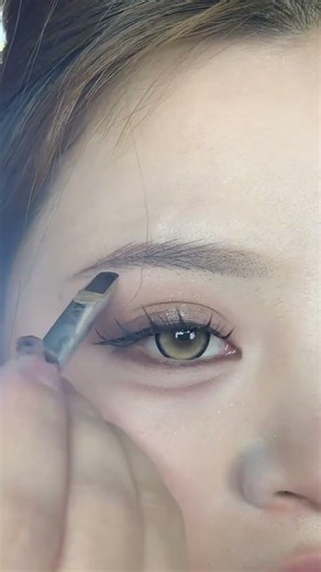 Super Easy Natural Brow Tutorial | Daily Hand & Eye Makeup for Beginners#shorts#eyebrow#eyemakeup
