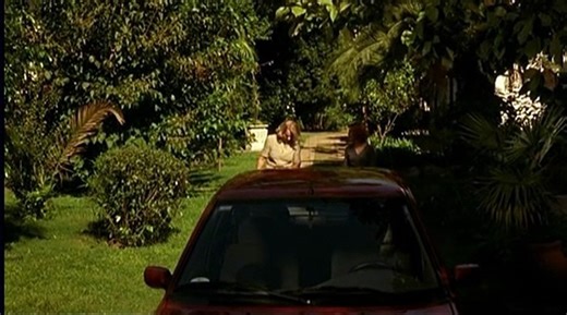 Privates Lives 2001_An exiled woman returns to her home in Argentina to visit her dying father and l