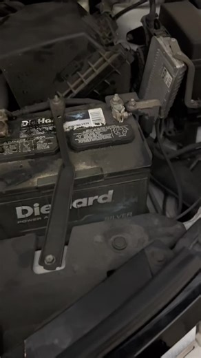 2018 Rav4 light bulb high beam/low beam. How to chamge them. In case theres someone out there who needs a quick run down. Will upload a bit of an explanatio #rav4 #lightbulb #diy