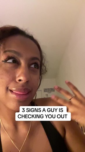Signs a Guy Is Checking You Out: 3 Indicators to Look For