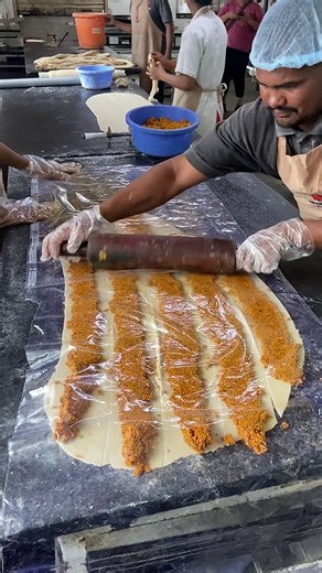 How are Crispy Bhakarwadi made inside Pune Factory | Indian Factory Club