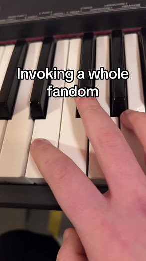 Only two notes and a whole fandom appears #hamilton #hamiltonmusical #fyp #viral #piano @Hamilton
