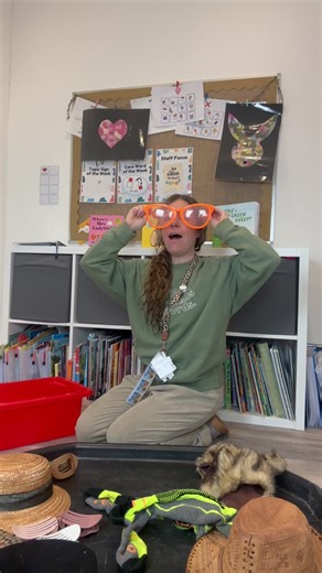 This is my demo session for week 17 “ON & OFF” *videos too long for one reel so I’ve split it up into 4 Step 1: Regulation First things first - we want to connect and regulate our learners. I demonstrate using torches, turning them on and off, as well as construction blocks, putting the objects on and off again. This time is all about calm, connection, and slowing down. Step 2: Invitation Next we want to set up an invitation, to entice my learners over to a group experience. I begin dancing to f