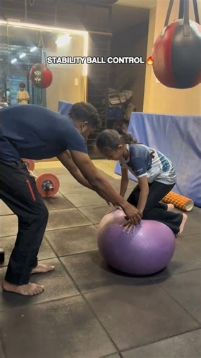 𝗦𝗧𝗔𝗕𝗜𝗟𝗜𝗧𝗬 𝗕𝗔𝗟𝗟 𝗖𝗢𝗡𝗧𝗥𝗢𝗟 🔥#BodyControl #KidsTraining #BalanceWorkout