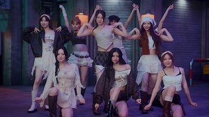 NiziU - LOVE LINE (4K)