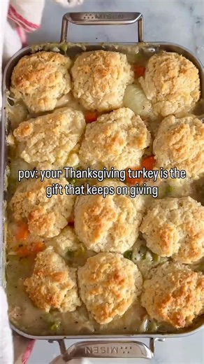 The 9 roasting pan is the newest, cutest addition to our 3-in-1 Roasting Pan family. Perfect for one or two chicken breasts, a small batch of roast veggies, late-night cookies, or mini pot pie. Shop the roasting pan: https://misen.com/products/roasting-pan?variant=58415461204049 | Misen