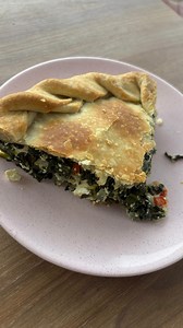 Tips para cocinar tus verduras ✅Cocinar las verduras más duras primero , ej : primero zanahoria , después morron , después cebolla, zucchini ! Así evitas sentir ciertas texturas de verduras porque no se terminaron de cocinar ✅Rallar las verduras hace que se camuflen bastante bien, podes empezar rallandolas y metiéndolas en comidas donde sean imperceptibles ✅Si o si probar las verduras, esta es la peor parte pero si no las probas solo inventas que no te gustan porque en realidad no sabes el sabor
