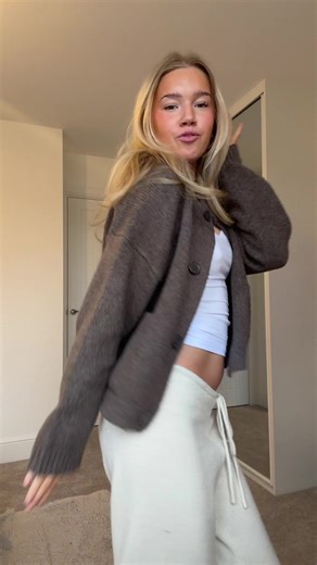 Zara (@zzaarraaccaasseeyy)’s videos with Don't Stop Me Now (With Long-Lost Guitars) - Queen