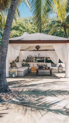 Naomi Campbell — one of the original supermodels — redefined fashion with her fierce walk, timeless beauty, and unapologetic presence. From dominating 90s runways to breaking barriers for Black models, she’s become a symbol of power, resilience, and lasting influence in both fashion and culture. | Your Future Stay