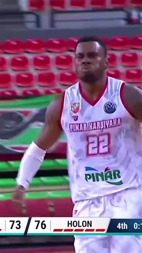 The perfect play with the perfect commentary | FIBA