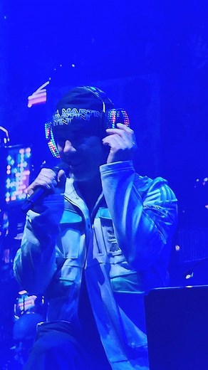 Jamiroquai — Space Cowboy Uber Arena · Berlin · 19.11.25 · The Heels of Steel Tour🚀 Floating through the groove… beyond gravity. 🌌✨ Jamiroquai #Jamiroquai #SpaceCowboy #TheHeelsOfSteelTour #JayKay #SolaAkingbola #PaulTurner #RobHarris #MattJohnson #HowardWhiddett #NateWilliams #Funk #AcidJazz #ElectroFunk #SoulFunk #NuDisco #JazzFusion #CosmicGroove #SpaceVibes #UberArena #BerlinLive #ConcertNight #GrooveOn | Lakshmi Narayan Kaur