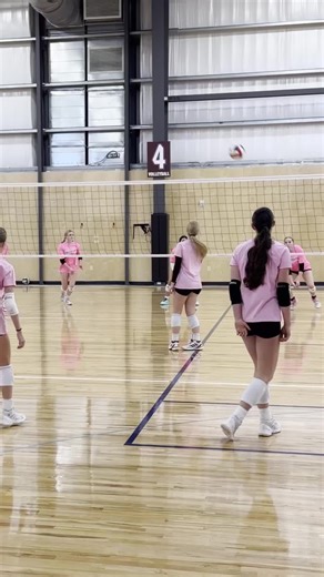 fast fours tournament 🙌🏼🙌🏼 @simonesvolleyball #libero #volleyball #volleyballgirl #viral #tournament